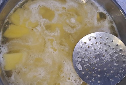 Фото шага рецепта Картофельное пюре со сметаной 190410 шаг 6  