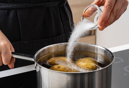 Фото шага рецепта Картофельное пюре Жоэля Робюшона 175612 шаг 2  