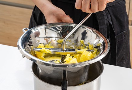 Фото шага рецепта Картофельное пюре Жоэля Робюшона 175612 шаг 4  