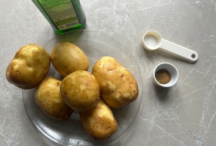 Фото шага рецепта Картофельные дольки в духовке 190010 шаг 1  