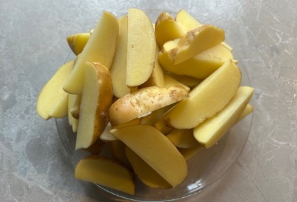 Фото шага рецепта Картофельные дольки в духовке 190010 шаг 3  