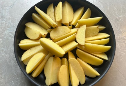 Фото шага рецепта Картофельные дольки в духовке 190010 шаг 5  