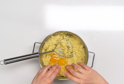 Фото шага рецепта Картофельные котлеты на растительном масле 45009 шаг 3  