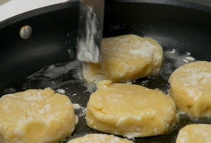 Фото шага рецепта Картофельные котлеты на растительном масле 45009 шаг 5  