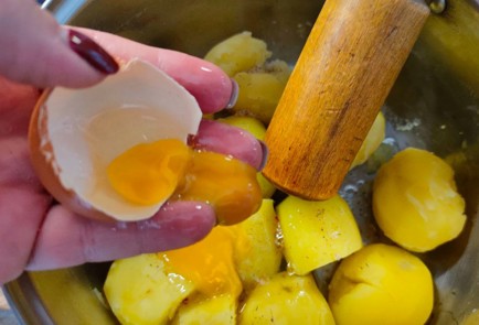 Фото шага рецепта Картофельные котлеты с грибами 189255 шаг 10  