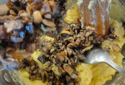 Фото шага рецепта Картофельные котлеты с грибами 189255 шаг 16  