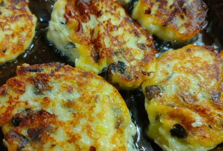 Фото шага рецепта Картофельные котлеты с грибами 189255 шаг 19  