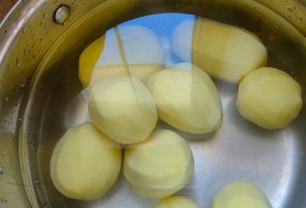 Фото шага рецепта Картофельные котлеты с грибами 189255 шаг 2  