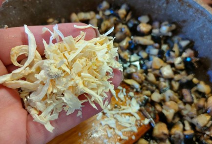 Фото шага рецепта Картофельные котлеты с грибами 189255 шаг 6  