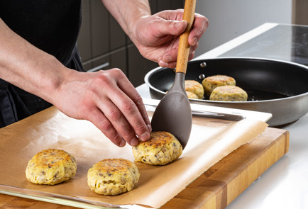 Фото шага рецепта Картофельные котлеты с грибами 191442 шаг 10  