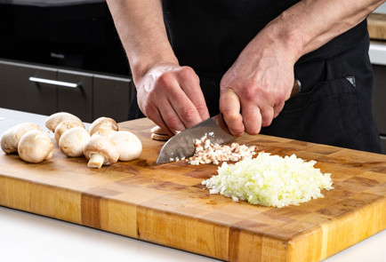 Фото шага рецепта Картофельные котлеты с грибами 191442 шаг 2  