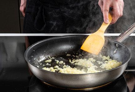 Фото шага рецепта Картофельные котлеты с грибами 191442 шаг 3  