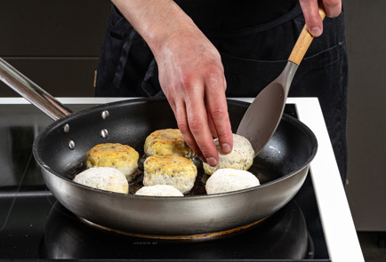 Фото шага рецепта Картофельные котлеты с грибами 191442 шаг 9  