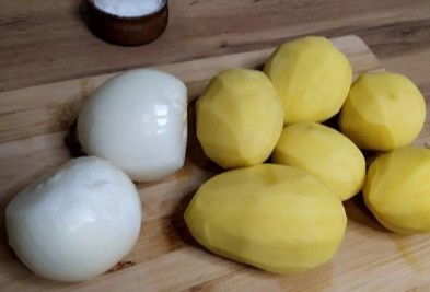 Фото шага рецепта Картофельные лепешки с зеленью 190125 шаг 1  