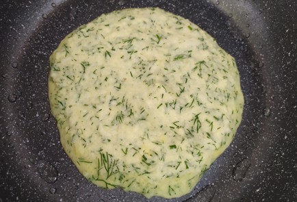 Фото шага рецепта Картофельные лепешки с зеленью 190125 шаг 8  