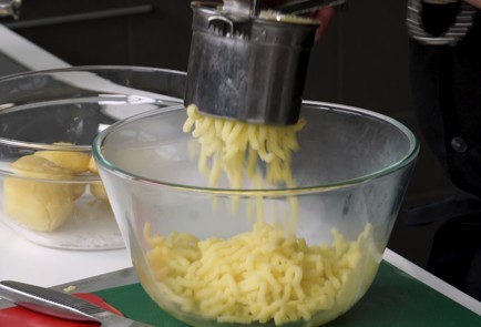 Фото шага рецепта Картофельные ньокки 151430 шаг 2  