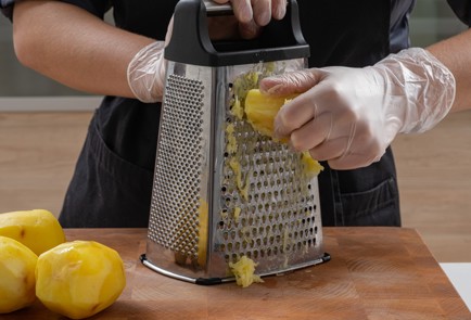 Фото шага рецепта Картофельные вафли 175105 шаг 3  