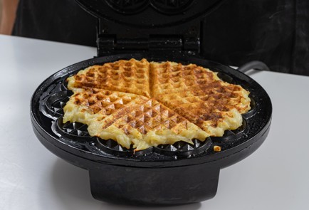 Фото шага рецепта Картофельные вафли 175105 шаг 6  