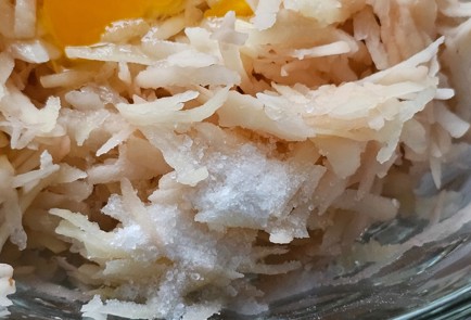 Фото шага рецепта Картофельные вафли 186651 шаг 6  