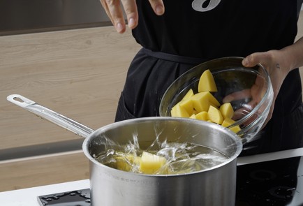 Фото шага рецепта Картофельные зразы с печенью трески 153084 шаг 2  