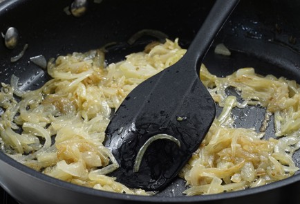 Фото шага рецепта Картофельные зразы с печенью трески 153084 шаг 6  