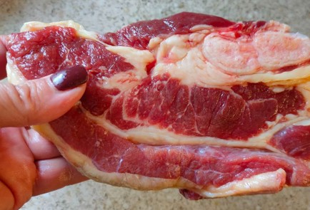 Фото шага рецепта Картофельный суп с рисом на говяжьем бульоне 189949 шаг 1