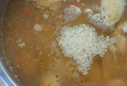 Фото шага рецепта Картофельный суп с рисом на говяжьем бульоне 189949 шаг 16
