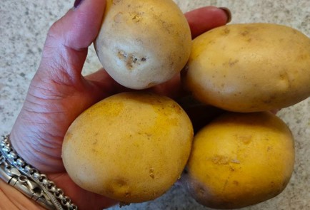 Фото шага рецепта Картофельный суп с рисом на говяжьем бульоне 189949 шаг 3