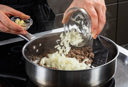 Фото шага рецепта Картошка с фаршем и сыром в духовке 191191 шаг 6  