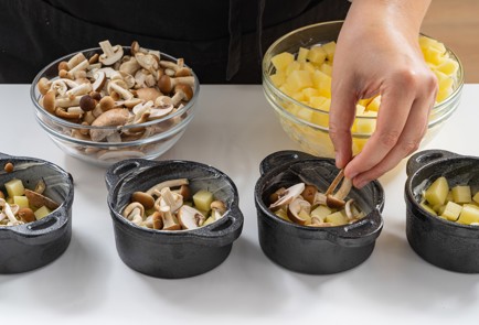 Фото шага рецепта Картошка с грибами в духовке 174824 шаг 6  