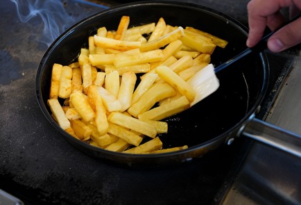 Фото шага рецепта Жареная картошка с лесными грибами 138296 шаг 5  