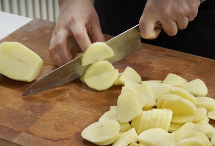 Фото шага рецепта Картошка в мультиварке 173380 шаг 3  