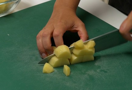 Фото шага рецепта Картошка с тушенкой 139664 шаг 2