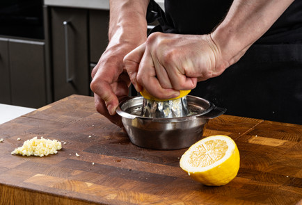 Фото шага рецепта Картошка в духовке с лимоном 191577 шаг 2  
