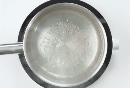 Фото шага рецепта Картошка в духовке с соусом из авокадо 173455 шаг 1  