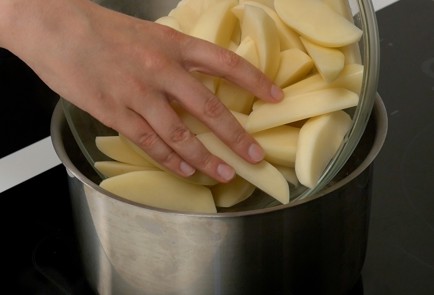 Фото шага рецепта Картошка в духовке подеревенски 139267 шаг 1  