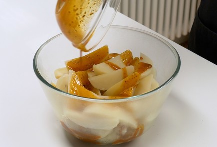 Фото шага рецепта Картошка в духовке подеревенски 139267 шаг 2  