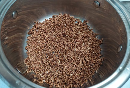 Фото шага рецепта Каша гречневая на молоке 190134 шаг 1  