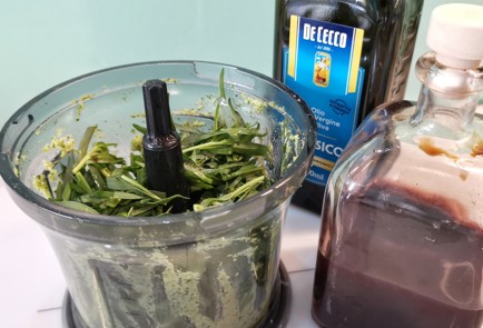 Фото шага рецепта Кавказский томатный соус с зеленью 152352 шаг 1  