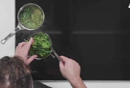 Фото шага рецепта Кефаль с овощами в соусе зеленый карри 188773 шаг 11  