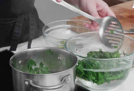 Фото шага рецепта Кефаль с овощами в соусе зеленый карри 188773 шаг 6  