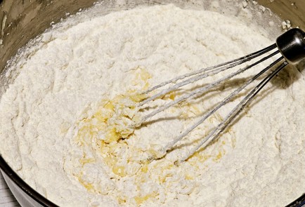 Фото шага рецепта Кекс с черной смородиной и шоколадом 188955 шаг 3  