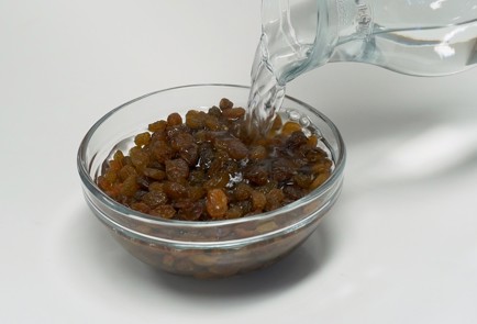 Фото шага рецепта Кекс с изюмом 140792 шаг 1  