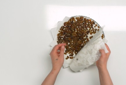 Фото шага рецепта Кекс с изюмом 140792 шаг 2  