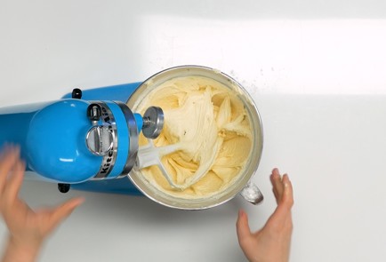 Фото шага рецепта Кекс с изюмом 140792 шаг 6  