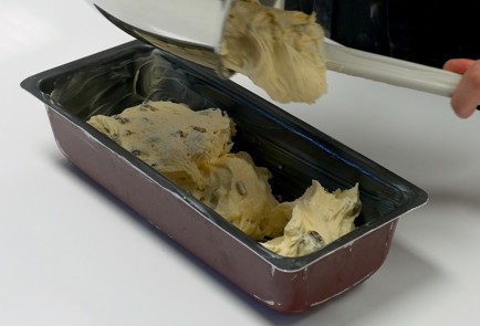 Фото шага рецепта Кекс с изюмом 140792 шаг 9  