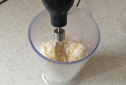 Фото шага рецепта Кексы с черникой 175706 шаг 2