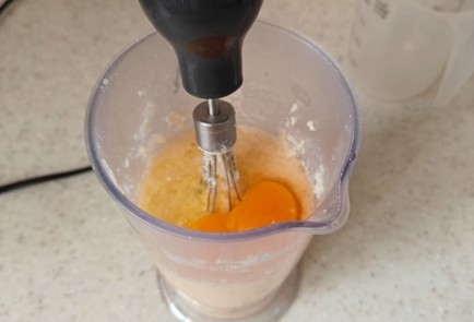 Фото шага рецепта Кексы с черникой 175706 шаг 3