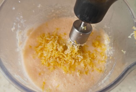 Фото шага рецепта Кексы с черникой 175706 шаг 4