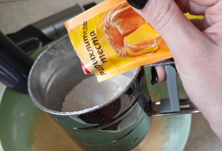 Фото шага рецепта Кексы с черникой 175706 шаг 5